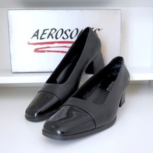 Aerosoles Black Pumps in Leather w Patent Toe Tip